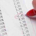 Wysoki kąt widzenia tekstu na papierze