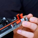 Przetworzona płytka obwodów ręcznie trzymana