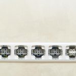 Zbliżenie obiektów na ścianie