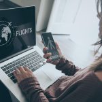 Planowanie podróży podróż wakacje koncepcja wakacje bilet lotniczy internetowy wyszukiwanie lotów strona internetowa
