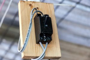 Jak podłączyć przepięciówkę? Jednofazową, trójfazową, 3 fazowa