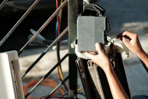 Czyszczenie, naprawa i obsługa klimatyzacji z przestrzenią do kopiowania