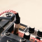 Zbliżenie sprzętu z wtyczką