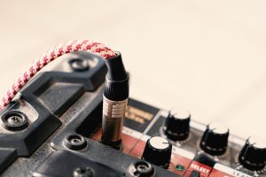 Zbliżenie sprzętu z wtyczką