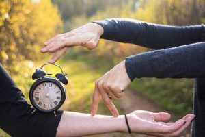 Jak podłączyć przekaźnik czasowy?