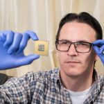 Portret młodego naukowca