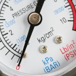 Czujnikowa pompa elektryczna samochodowa w zbliżeniu