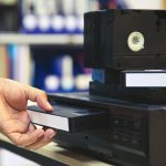 Ręczny i wideo odtwarzacz koncepcji elektrycznego stylu retro