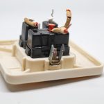 Uszkodzone końcówki elektryczne ujawniają przewody wewnątrz