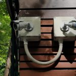 Niski kąt widzenia wentylatora elektrycznego na ścianę