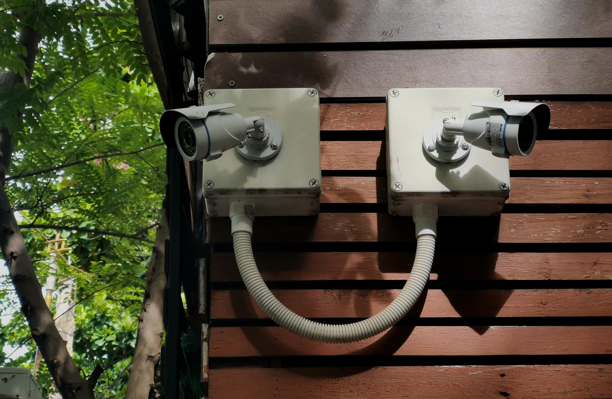 Niski kąt widzenia wentylatora elektrycznego na ścianę