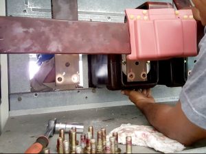 Wymiana dziobków wyłącznika w rozdzielnicy SN