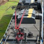 Słup zasilania elektrycznego kolei.