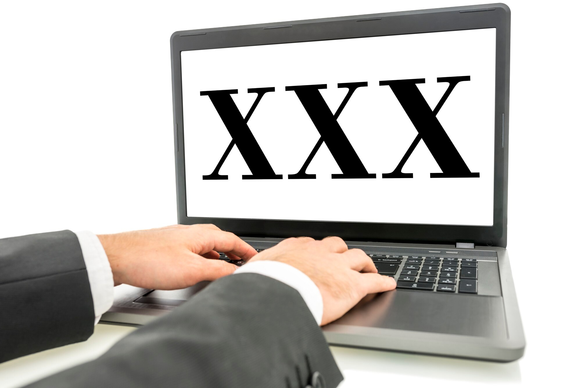 XXX napisane na monitorze laptopa na białym tle. Koncepcja porno.