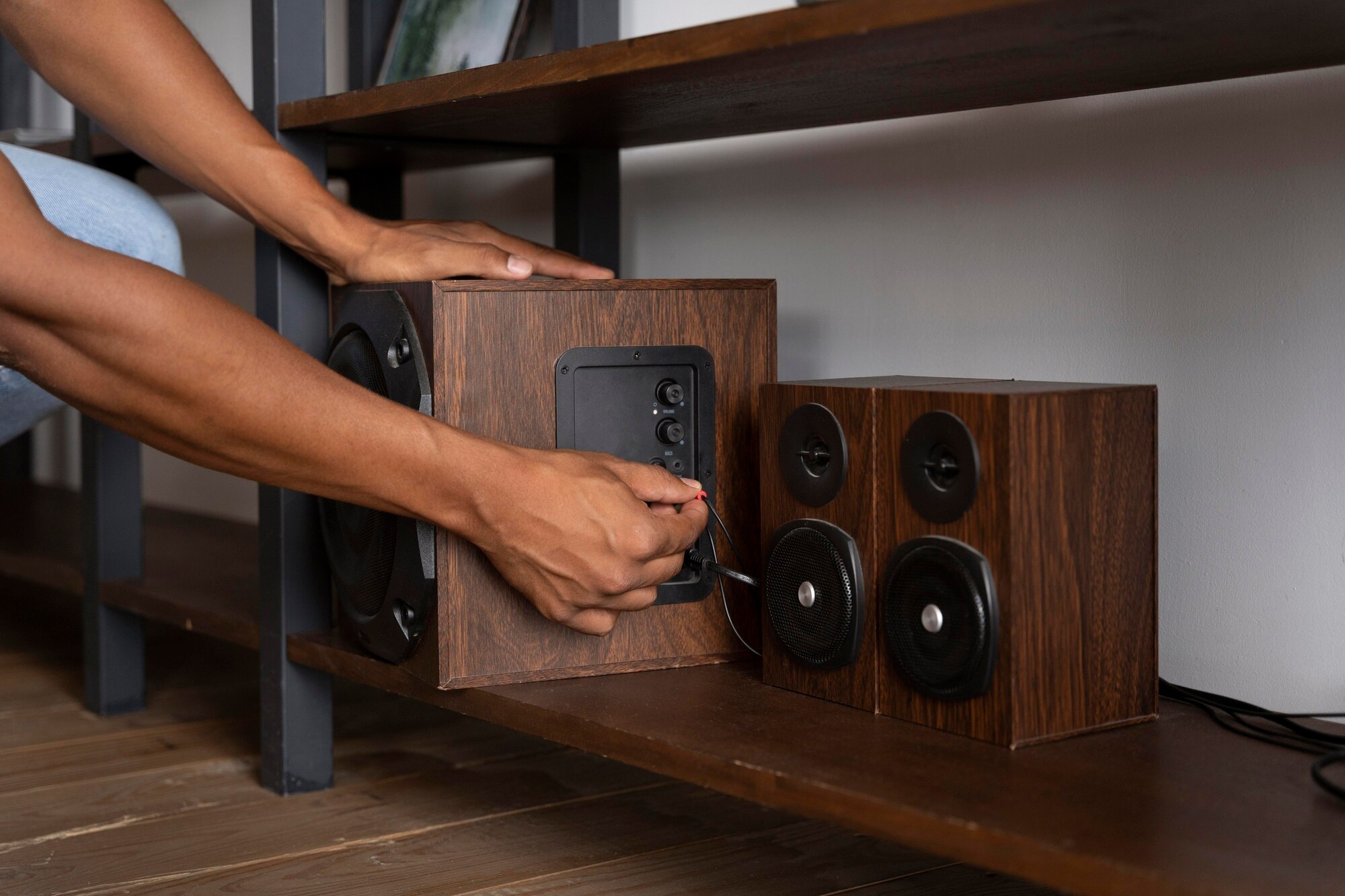 Zbliżenie na osobę, która sprawia, że dom jest wygodny?