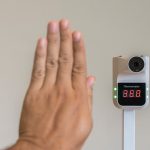 Termometr zogniskowany Podnieś rękę, aby zmierzyć temperaturę ciała w pobliżu termometru