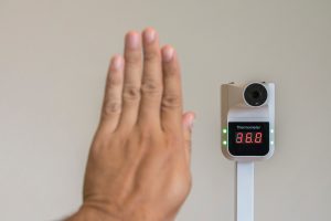 Termometr zogniskowany Podnieś rękę, aby zmierzyć temperaturę ciała w pobliżu termometru