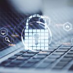 Laptop z abstrakcyjnym interfejsem cyfrowego zamka Koncepcja bezpieczeństwa i ochrony Podwójne narażenie