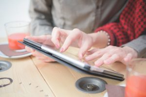Jak skonfigurować internet i MMS w nju mobile? Instrukcja