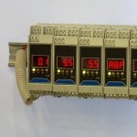 Stabilizator elektryczny - tranzystory lub rezystory - sprzęt elektroniczny zabezpieczający, z bliska