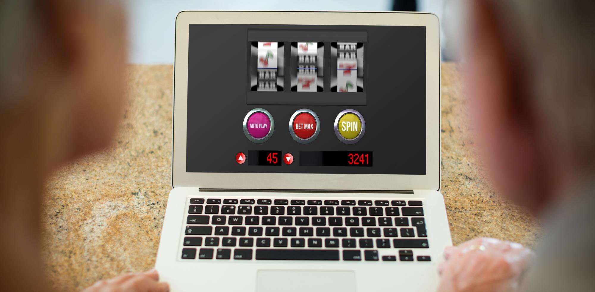 Złożony obraz automatu do gry z tekstem na ekranie telefonu komórkowego