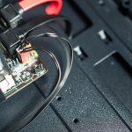 Płytka główna komputera z podłączonymi kablami