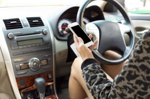 Korzystanie z telefonu komórkowego jest niebezpieczne