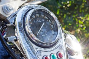 Jak podłączyć obrotomierz? Do diesla, alternatora, cewki, skutera, motocykla