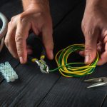 Naprawa urządzeń elektrycznych w warsztacie mistrza elektryka
