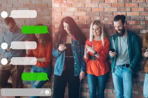 Gadżet ludzie telefony komórkowe czat telefony pusta bańka tekstowa