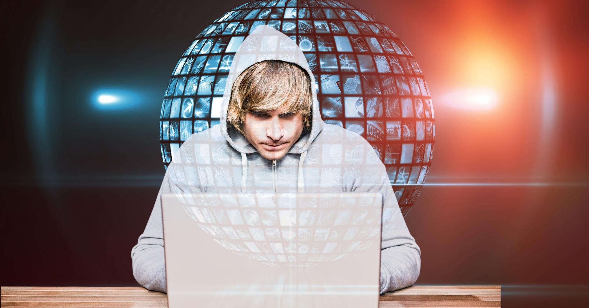 Haker używający laptopa przeciwko kuli ziemskiej