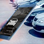 Złożony obraz mężczyzny korzystającego z komputera typu tablet