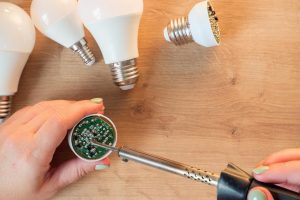 Odzyskiwanie rozdzielenia diody w lampie energooszczędnej w lampie LED