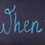 Pytanie Kiedy piszesz niebieską kredą na czarnej tablicy