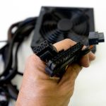 Zaopatrzenie komputera w energię dla osób z wieloma źródłami energii elektrycznej