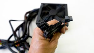 Zaopatrzenie komputera w energię dla osób z wieloma źródłami energii elektrycznej