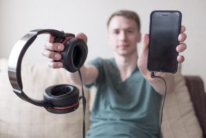 Jak podłączyć słuchawki Sony do telefonu, iPhona? WH-CH520