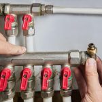 Instalator instalacji kolektora dla rur z tworzyw sztucznych z pięcioma wyjściami