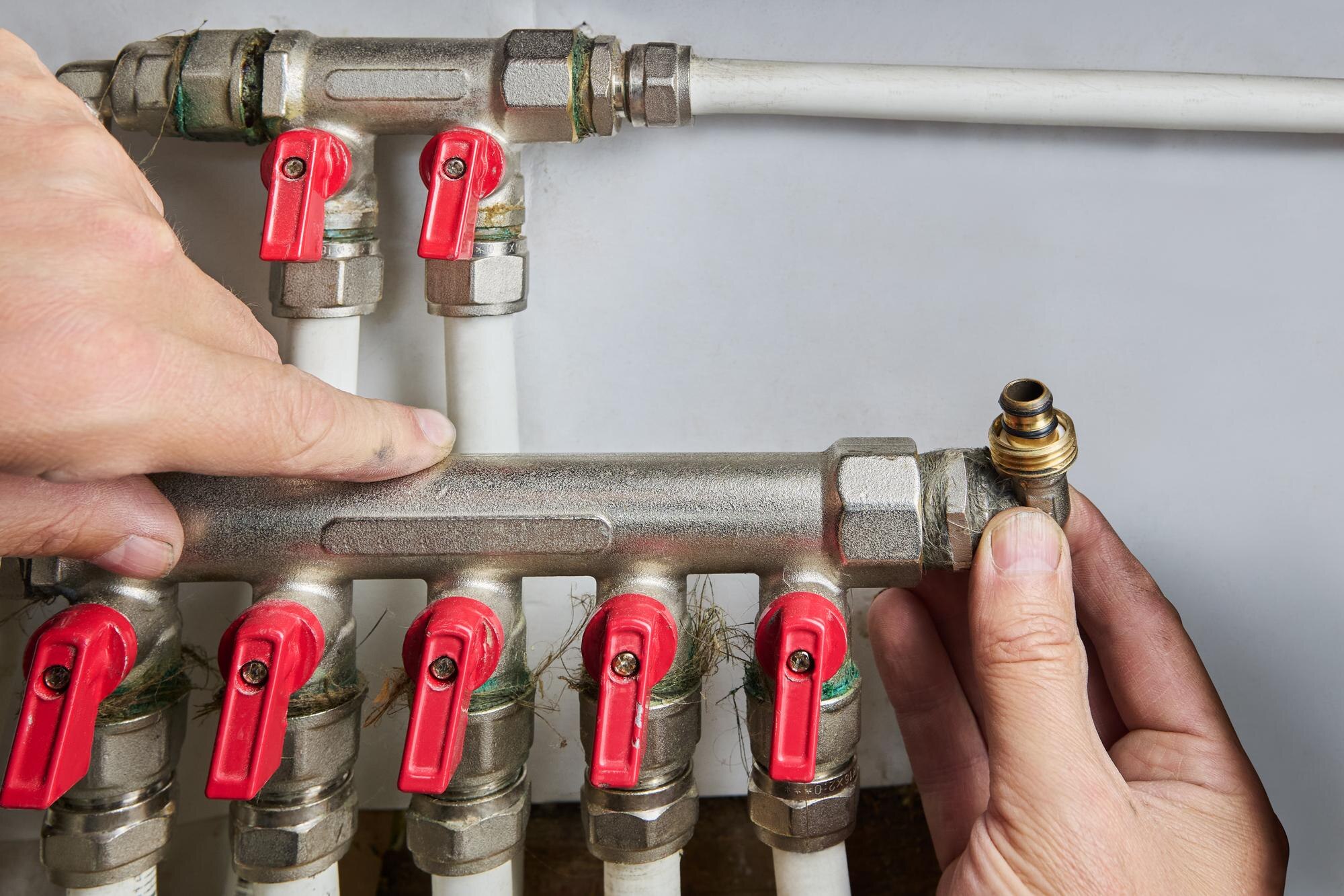 Instalator instalacji kolektora dla rur z tworzyw sztucznych z pięcioma wyjściami