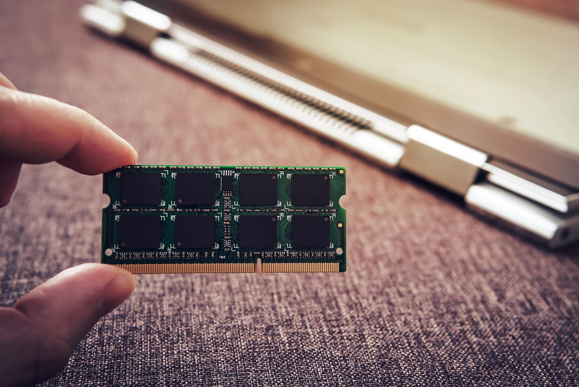 Pamięć o dostępie swobodnym jako zamiennik do laptopa