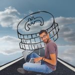 Złożony obraz mężczyzny w okularach siedzącego na podłodze za pomocą laptopa i patrzącego na kamerę