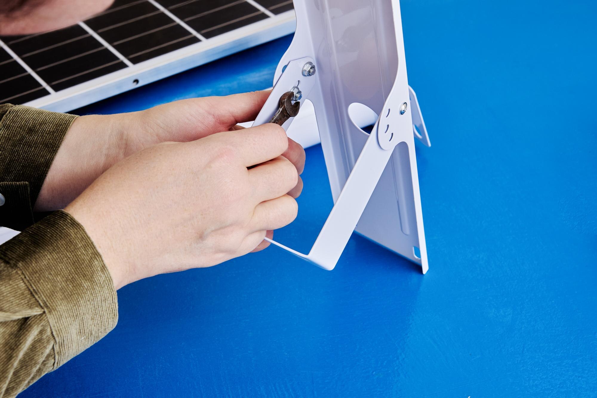 Zestaw zestawu płaskiego pakietu do montażu oświetlenia ulicznego i paneli słonecznych