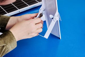 Zestaw zestawu płaskiego pakietu do montażu oświetlenia ulicznego i paneli słonecznych