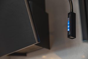 Panel sterowania z nowoczesnego szarego okapu