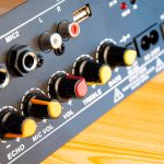 Widok z boku wzmacniacz mocy bluetooth wzmacniacz mocy mini bluetooth