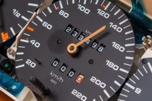 Jak podłączyć obrotomierz uniwersalny?