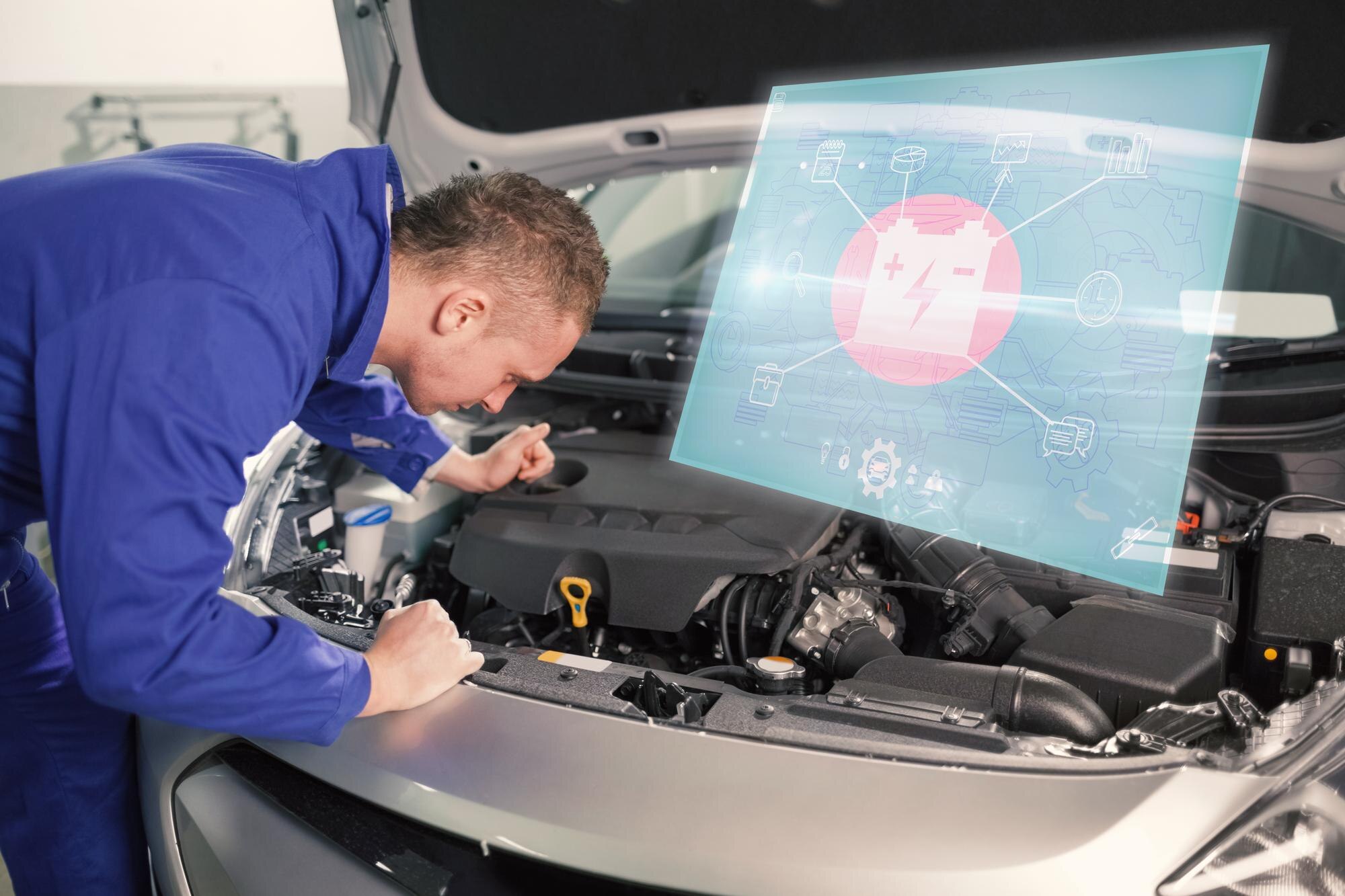 Interfejs inżynieryjny przeciwko mechanikowi patrzącemu na silnik samochodu