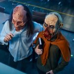 Brzydcy pracownicy potworów zombie w biurowej sali konferencyjnej