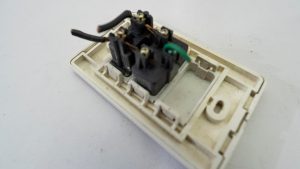 Wyłącznik elektryczny z wyłącznikiem światła