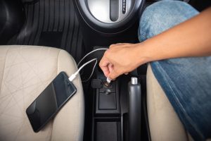 ładowanie smartfonu